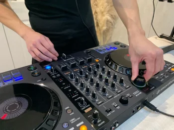 LETNÍ PRODEJE, SLEVA NA 2022 Pioneer DJ DDJ-FLX6 4-deck Rekordbox a Serato DJ Řadič